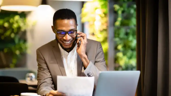 Illustration réaliste d’un contact professionnel en comptabilité
